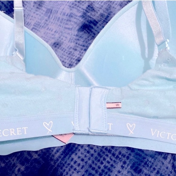 Victoria Secret t-shirt lightly lined wireless bra. - Picture 3 of 4